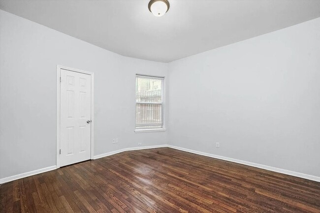 Building Photo - 6039 S Michigan Ave