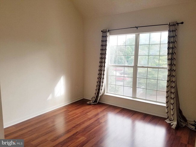 Building Photo - 9810 Feathertree Terrace