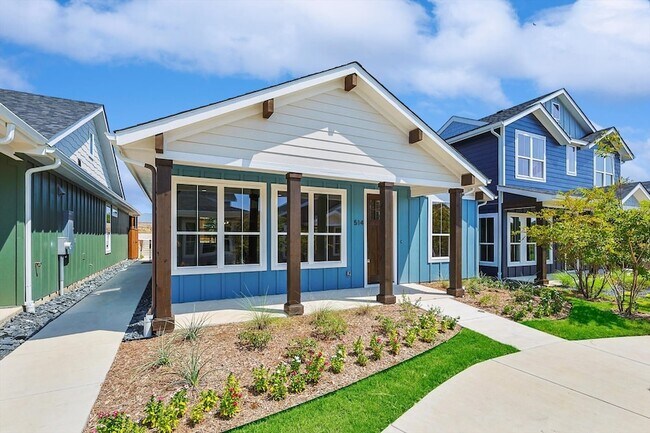 Building Photo - 514 Woodside Trl