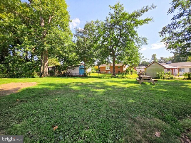 Building Photo - 7511 Elgar St
