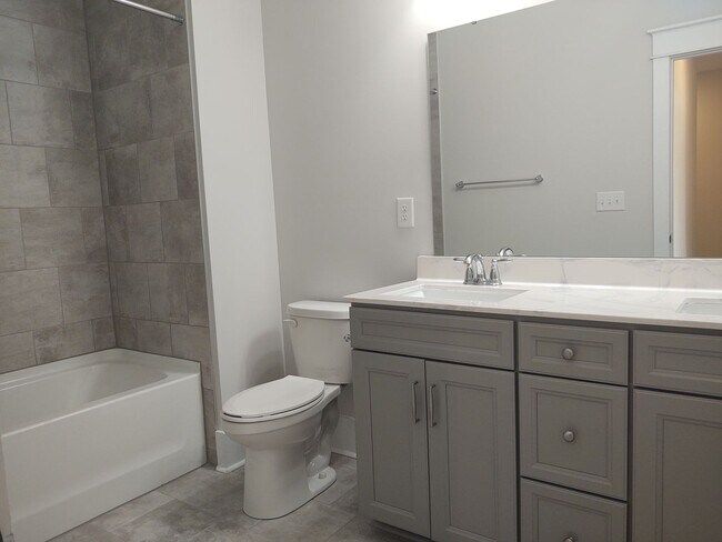 Building Photo - Move-in ready Townhome located in Blanchar...