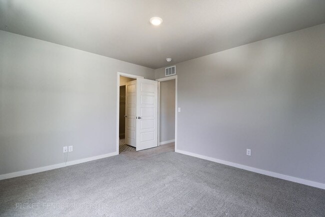 Building Photo - New Townhome in Downtown Johnstown