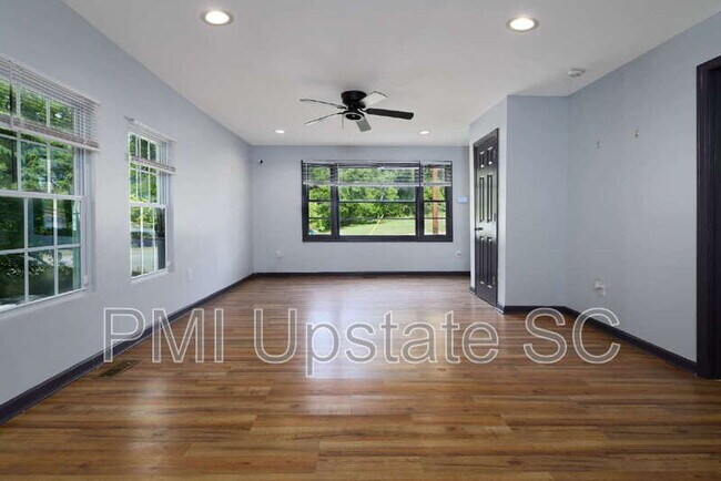 Building Photo - 249 E Hampton Ave