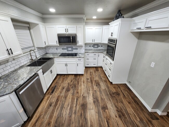 Building Photo - 204 S Morrison Dr