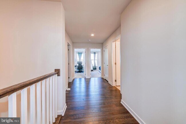 Building Photo - 204 Wynstone Ct