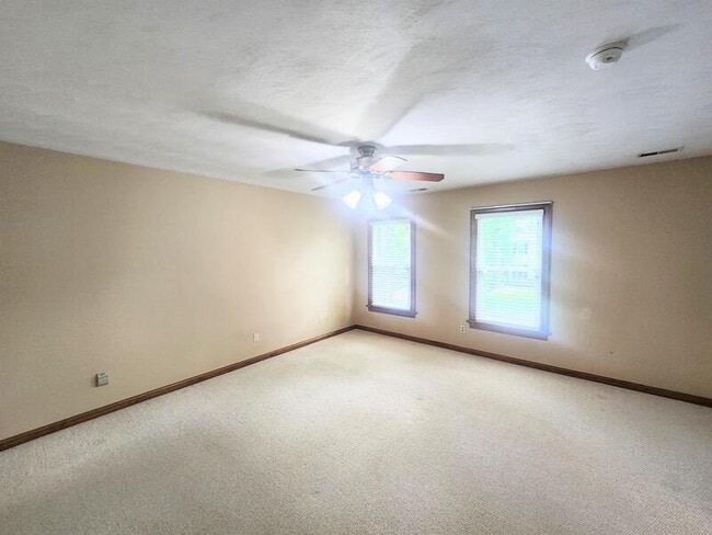Building Photo - 720 Aguila Dr