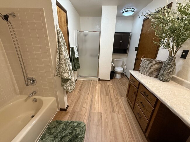 Building Photo - Green House