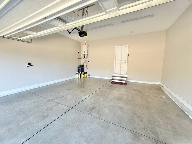 Building Photo - 516 Vivian Lee Ln