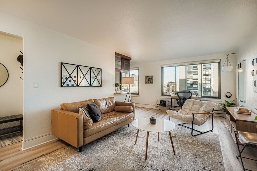 Primary Photo - 1105 Spring St