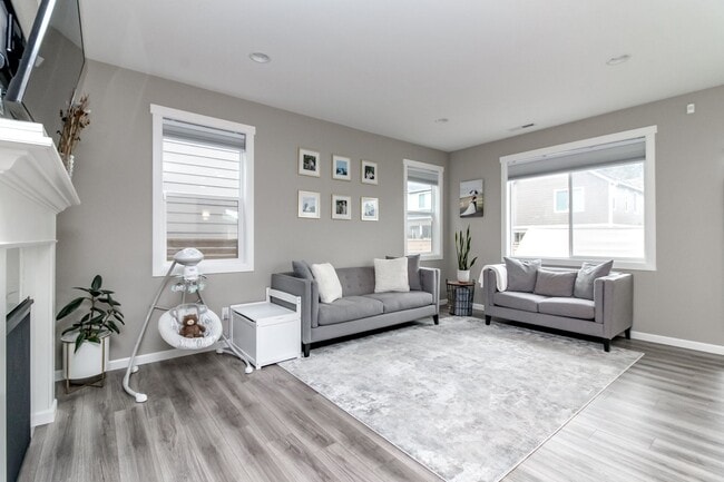 Building Photo - Beautiful 3 Bedroom 2.5 Bathroom Property
