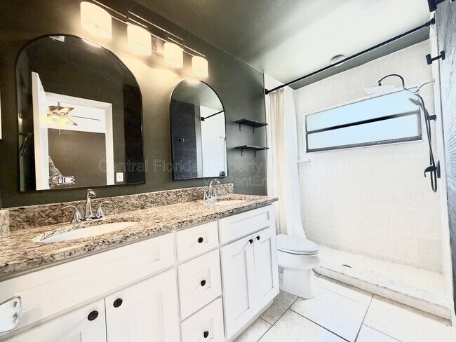 Building Photo - 10227 Comfort Cir