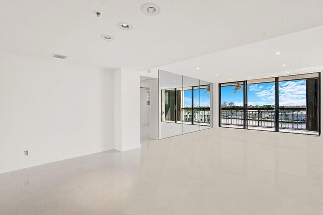 Building Photo - 2697 N Ocean Blvd