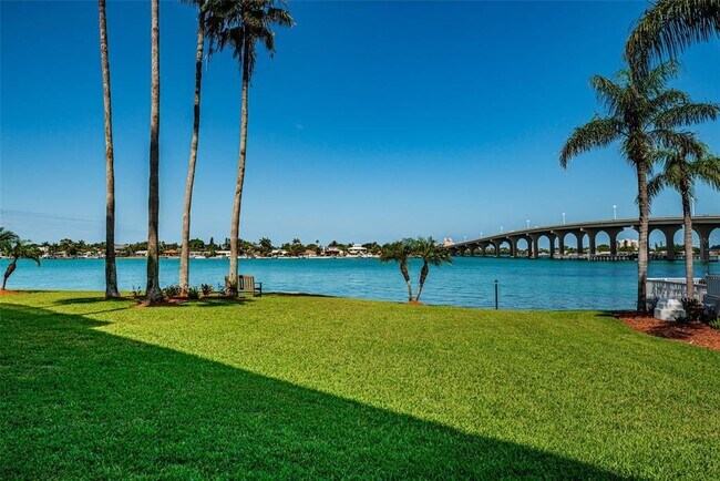 Building Photo - 5901 Bahia Del Mar Cir N