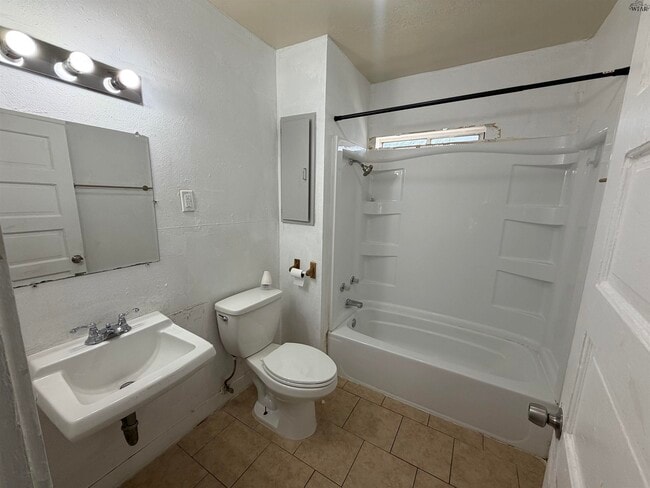 Building Photo - 1656 McGregor Ave