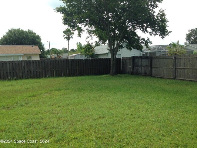 Building Photo - 639 Dwight Ave SE