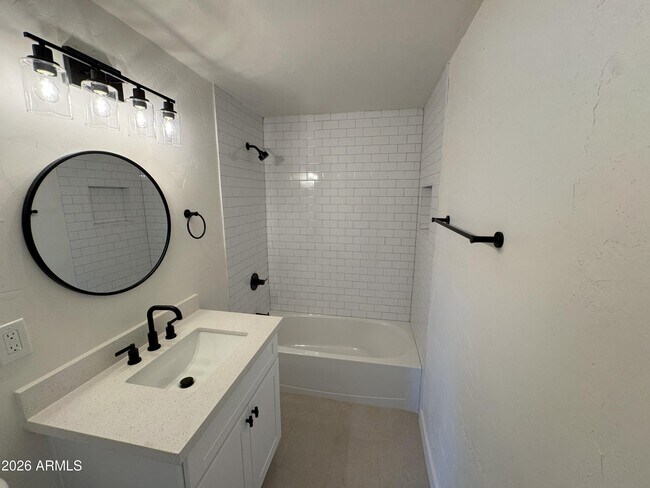 Building Photo - 546 S Hobson
