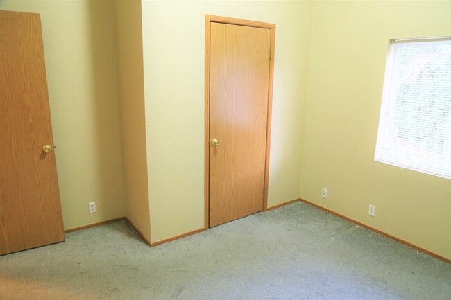 Building Photo - 3 Bed 2 Bath Home Some Utilities Included