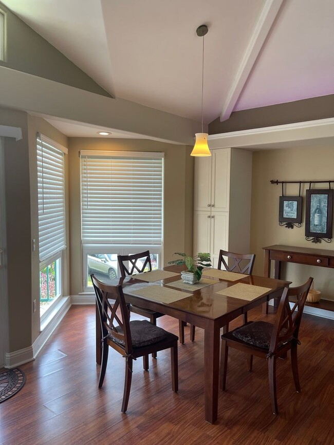 Building Photo - Furnished 3 Bedroom 3 Bath Condo