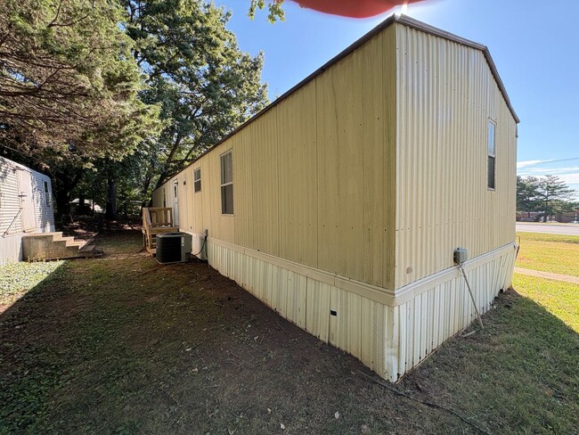 Building Photo - Two bedroom single wide on a private lot!