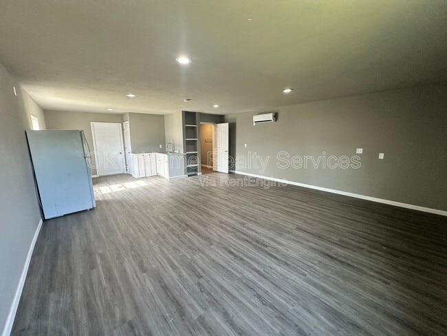 Building Photo - 1612 NE 24th St