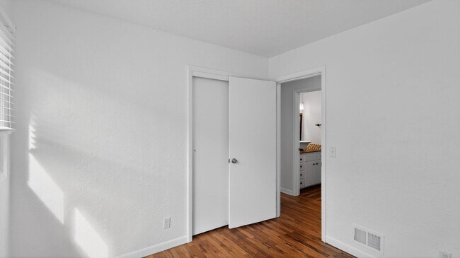 Building Photo - 1155 18th St NE