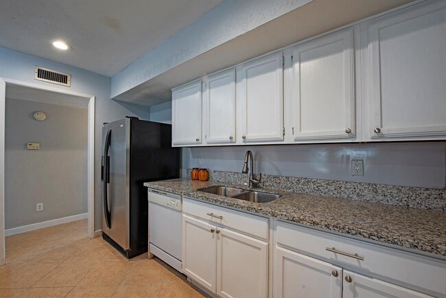 Building Photo - 17306 N Yorkglen Dr