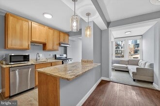 Building Photo - 632 Franklin St NE