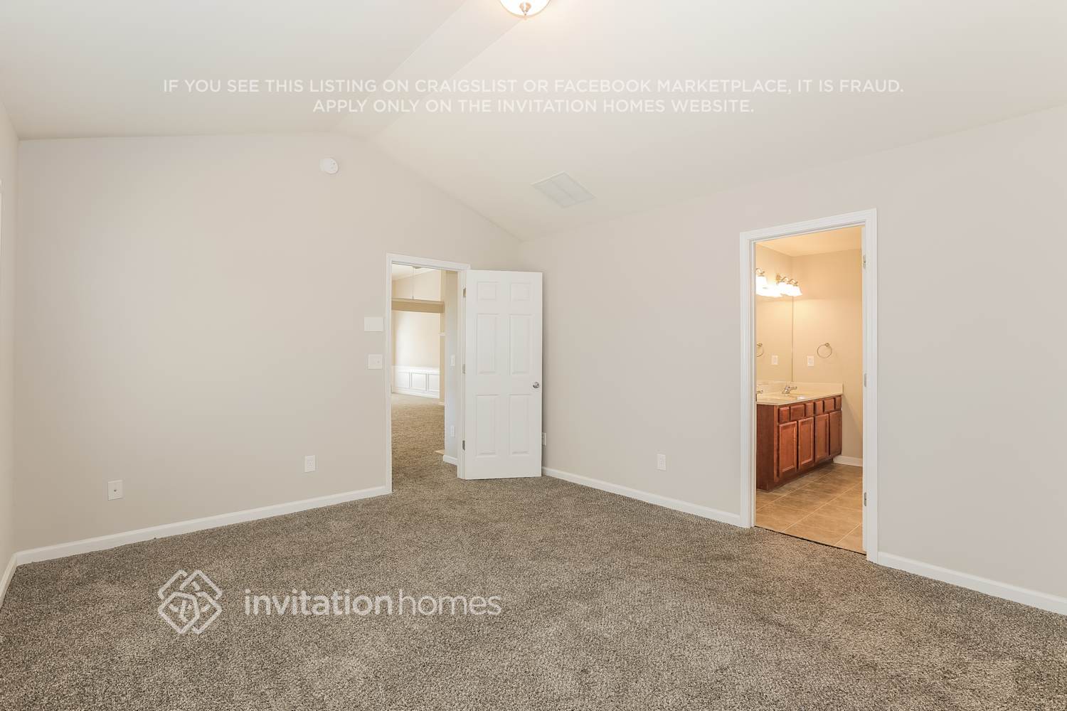 Building Photo - 1142 Balvaird Dr SE