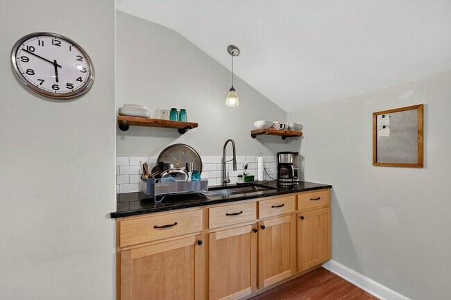 Building Photo - 1424 N 70th St