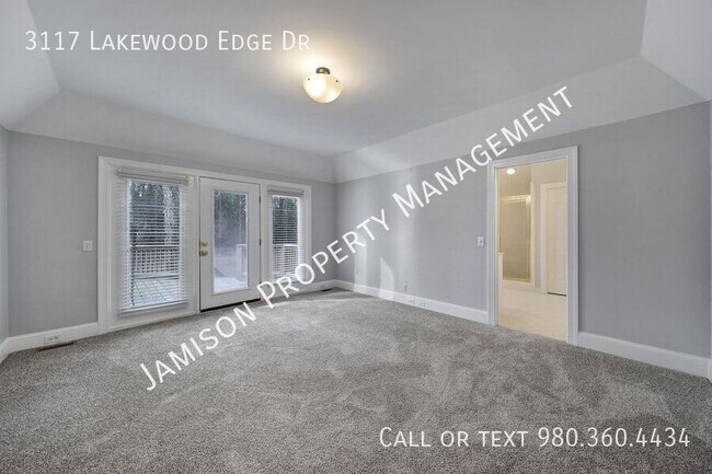 Building Photo - 3117 Lakewood Edge Dr