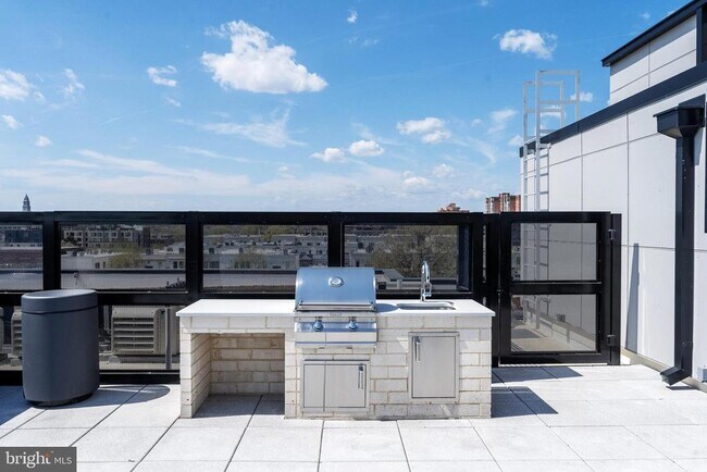 Building Photo - 811 S Columbus St