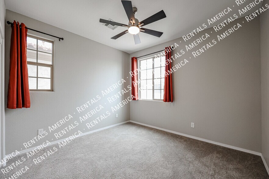 Building Photo - 1701 E Dogwood Ln