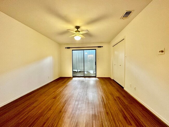Building Photo - Creekside Home