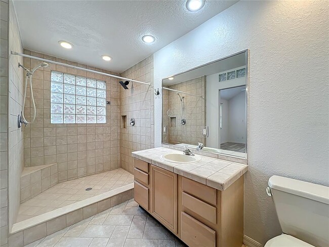 Building Photo - 332 Harris Ave