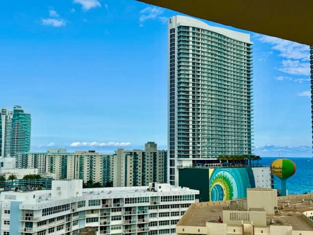 Building Photo - 1833 S Ocean Dr