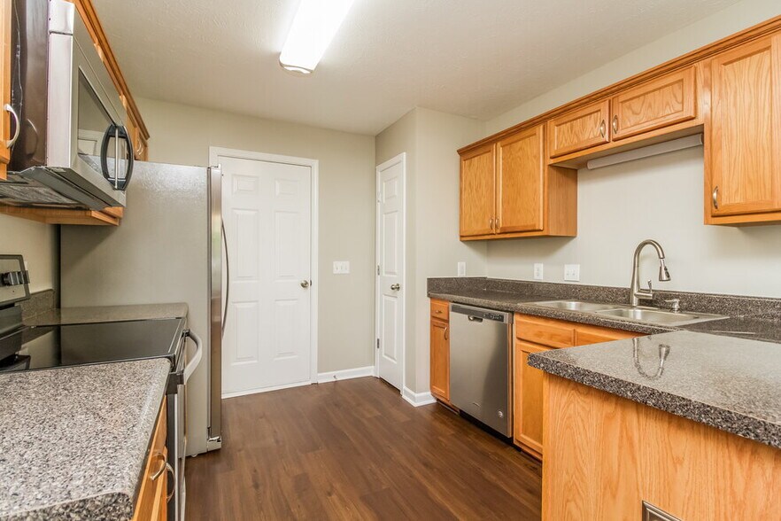 Building Photo - 1609 London Gardens Ct