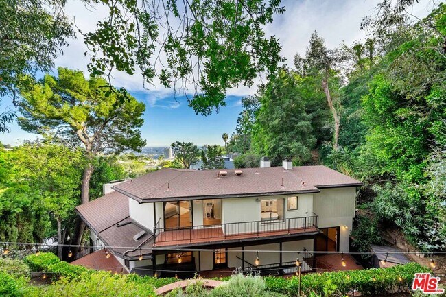 Building Photo - 9305 Beverlycrest Dr