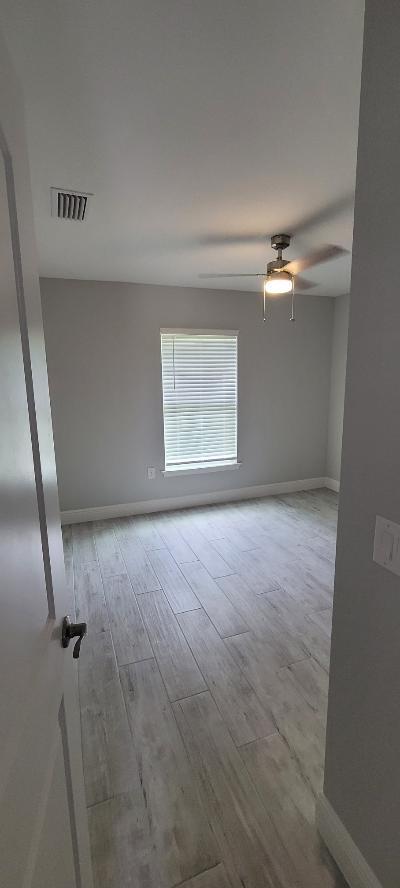 Building Photo - 2022 NE 25th Terrace