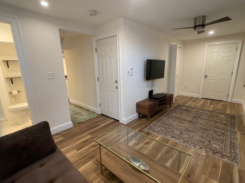 Building Photo - 165 Chiswick Rd