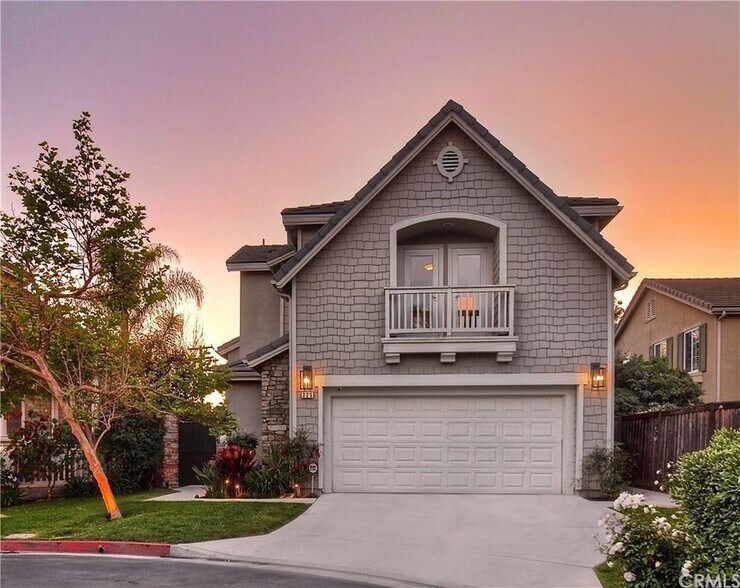 Front View - 325 Canal Wy