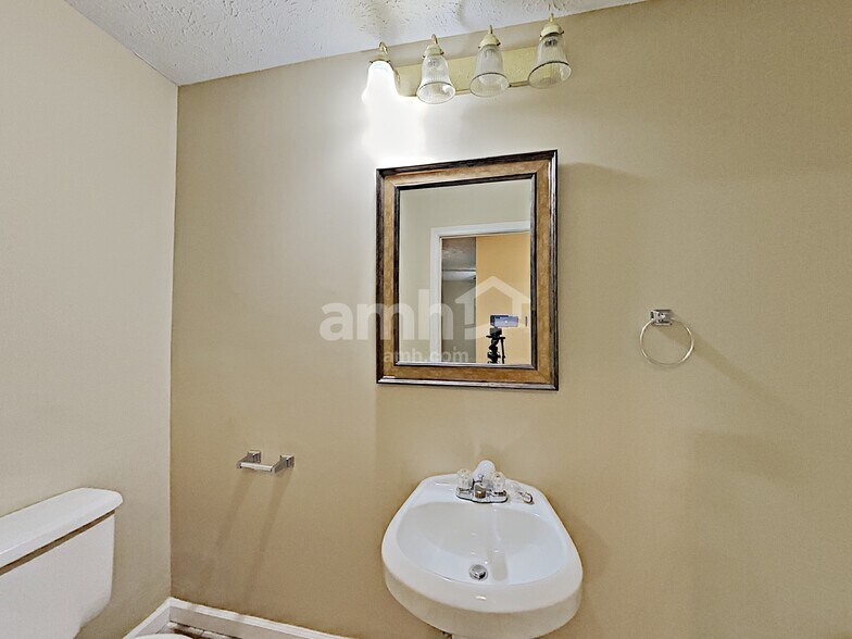 Building Photo - 375 Saybrook Crossing