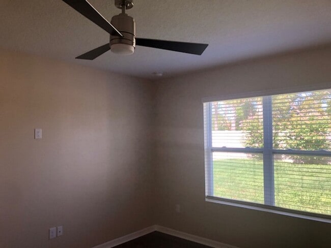 Building Photo - 4/2 with great FENCED in yard and upgraded!