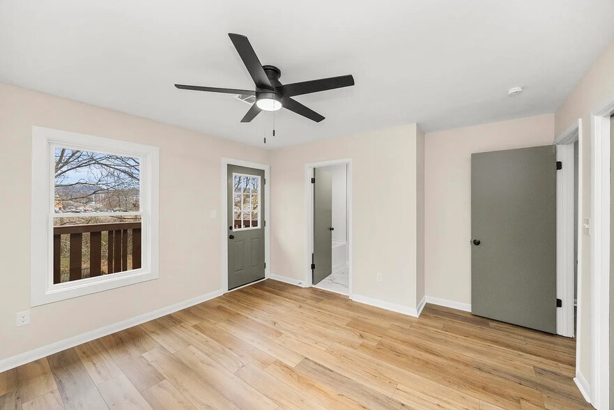 Building Photo - 5702 Brentwood Meadows Cir
