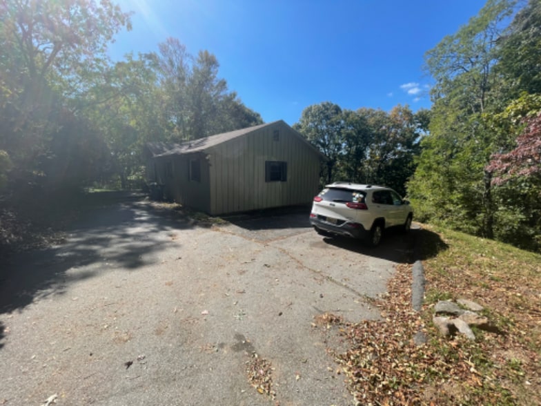 Building Photo - 156 Pinnacle Ln