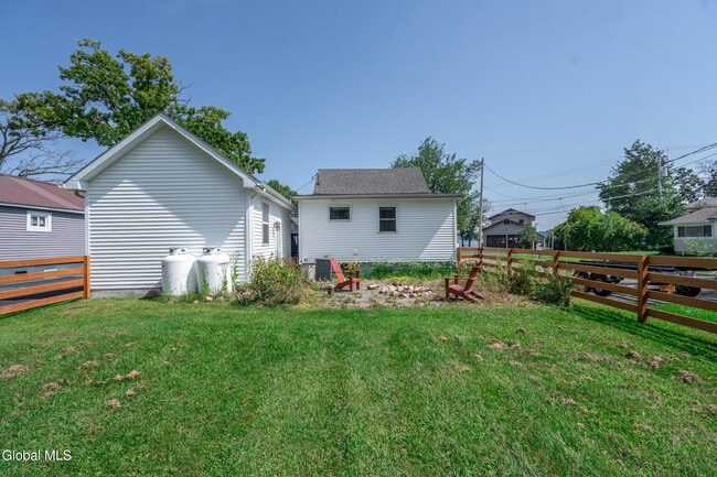 Building Photo - 15 Kozy Ln