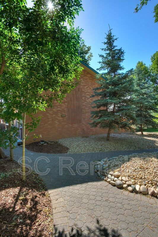 Building Photo - 526 S Howes St