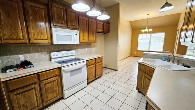 Building Photo - 420 E Plantation Terrace