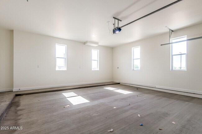 Building Photo - 957 E Desert Dr