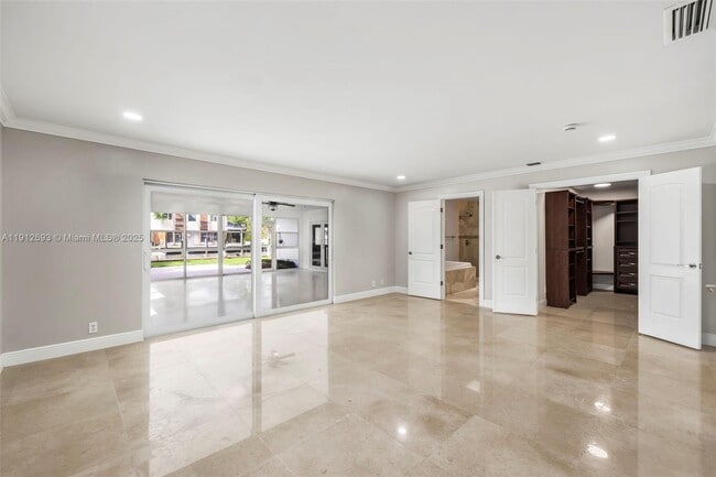 Building Photo - 633 Solar Isle Dr