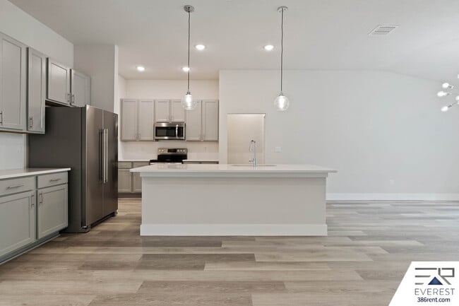 Building Photo - 51 Woodside Dr